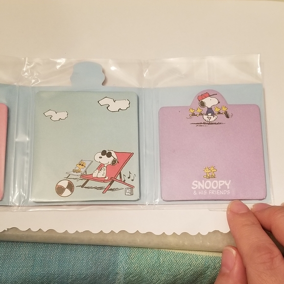 SNOOPY AND FRIENDS STICKY NOTES BRAND NEW - Picture 5 of 8